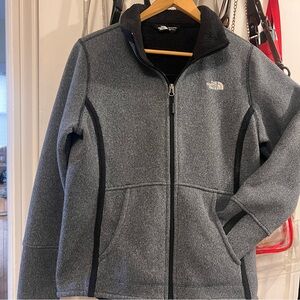 The North Face Women’s TKA Glacier Jacket - Size M, grey